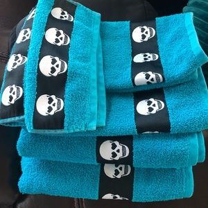 Betsey Johnson Teal Skull Towel Set